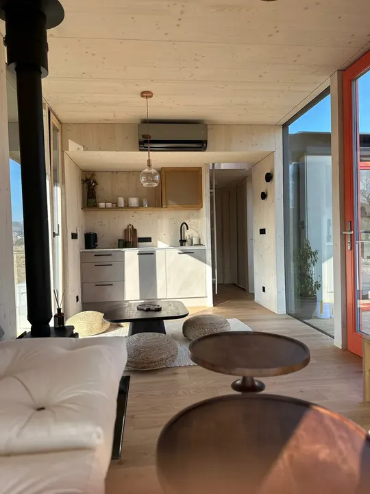 Chaty, maringotky a glamping