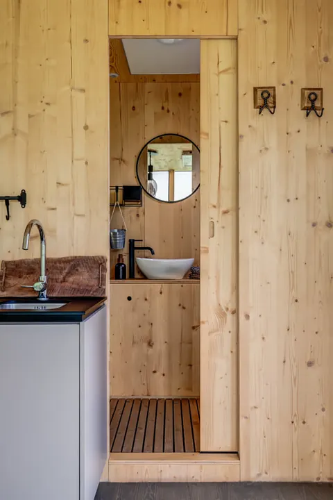 Glamping TwoFingers – chaty Rod, Lada, Diva a Vesna – chata Rod – fotografie 3